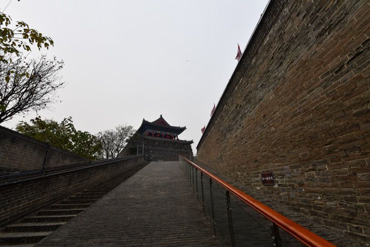 大梁门下有个古马道.