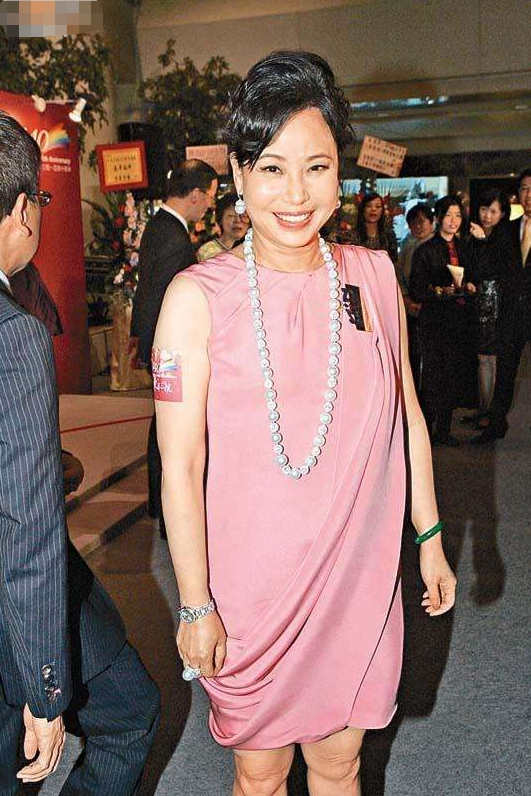 陪护的逆袭路才不简单,只不过差点"后院起火"_何超云