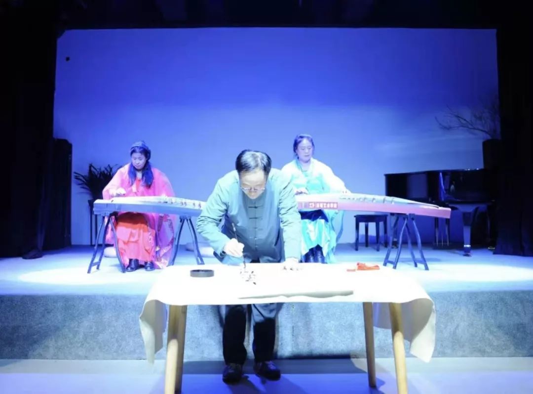 在冰清玉洁,红梅白雪的季节,由长春市文化产业联合会,中筝光明文化