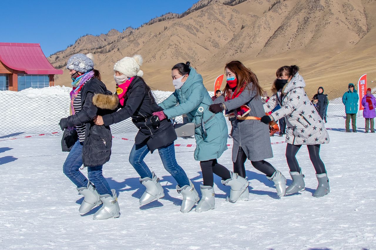 张掖祁连山国际滑雪场12月10日正式营业