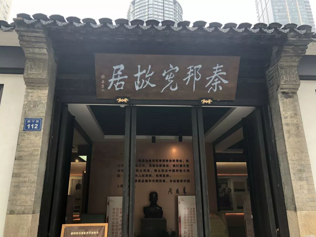 实践过程中,我们走访了黄山炮台,秦邦宪故居,军事博物馆,渡江战役纪念