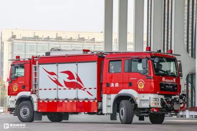 能走回头路,少见的双向驾驶卡车,齐格勒双头隧道消防车实拍