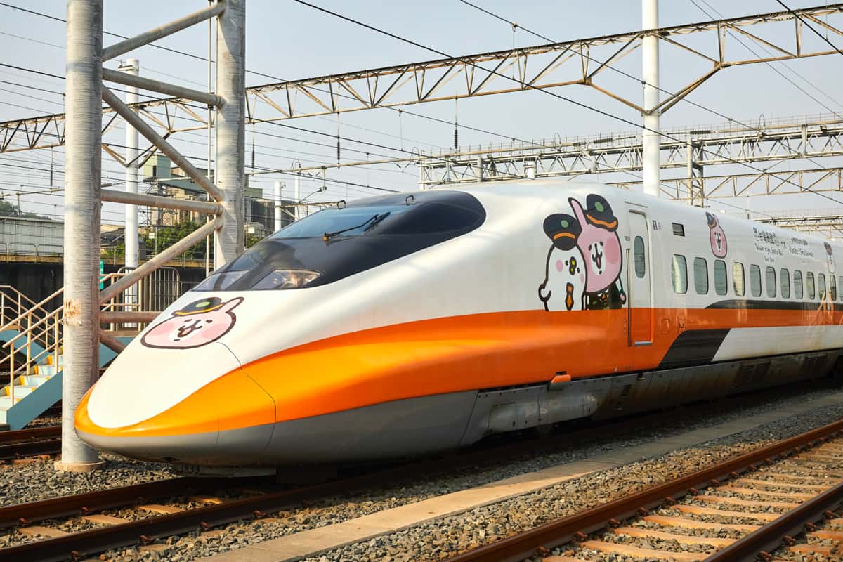 淡海轻轨一周年3款你绝对没见过的列车带你走进绘本世界