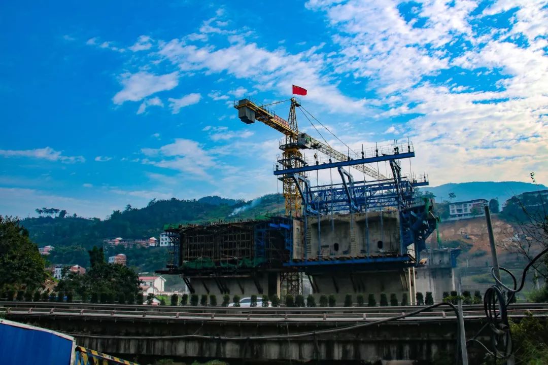 焦点头条| 雷音铺大桥主跨即将进入连续刚构梁节段施工