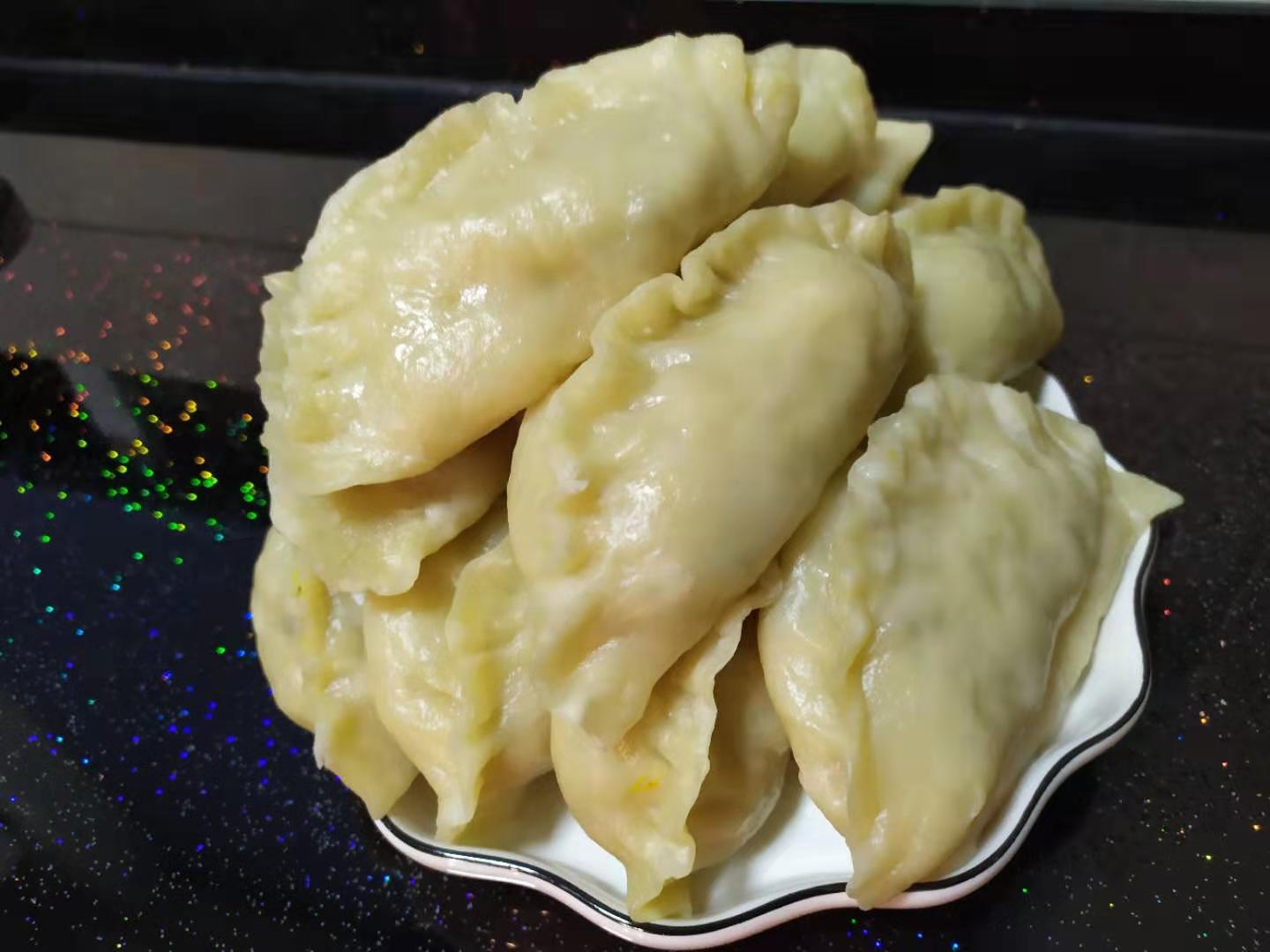 美味的烫面南瓜蒸饺