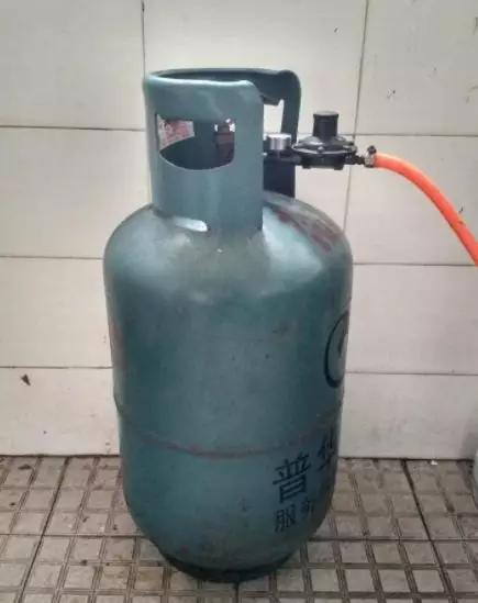 (四)液化石油气气相瓶和气液两相瓶必须专瓶专用,使用和备用钢瓶应当