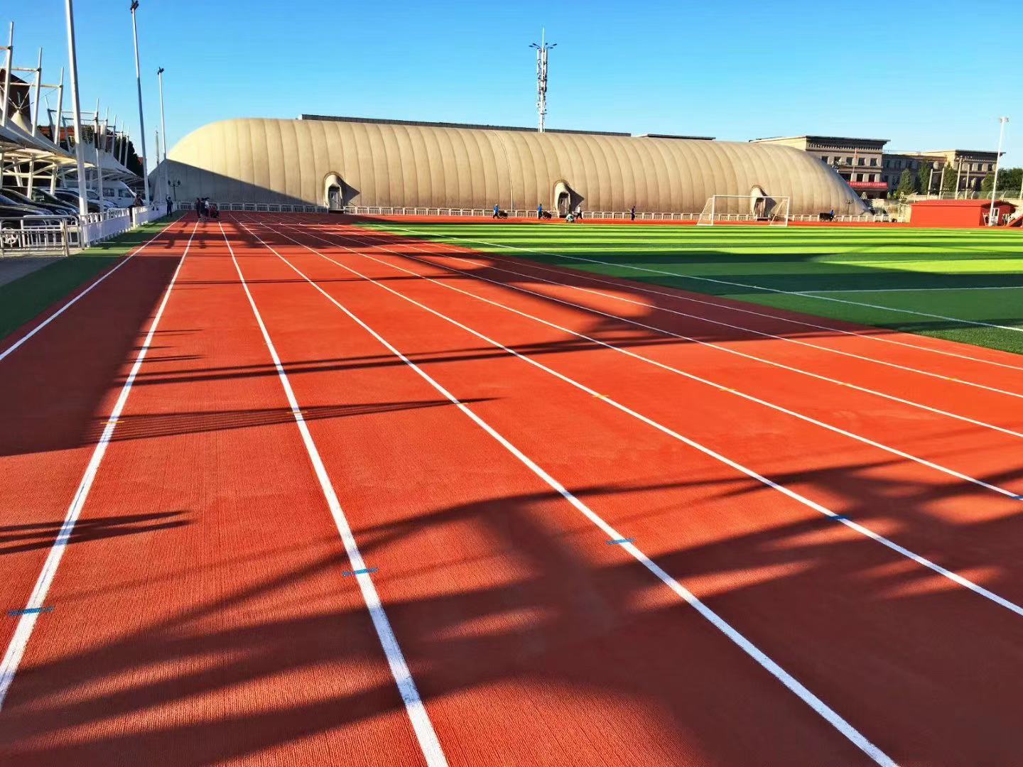 终结"毒地材",新国标适配跑道选购