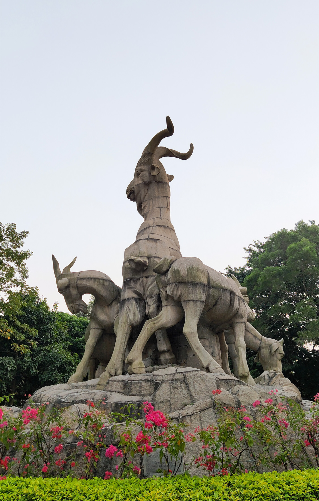 广州最经典景点五羊石像有着一代人的回忆