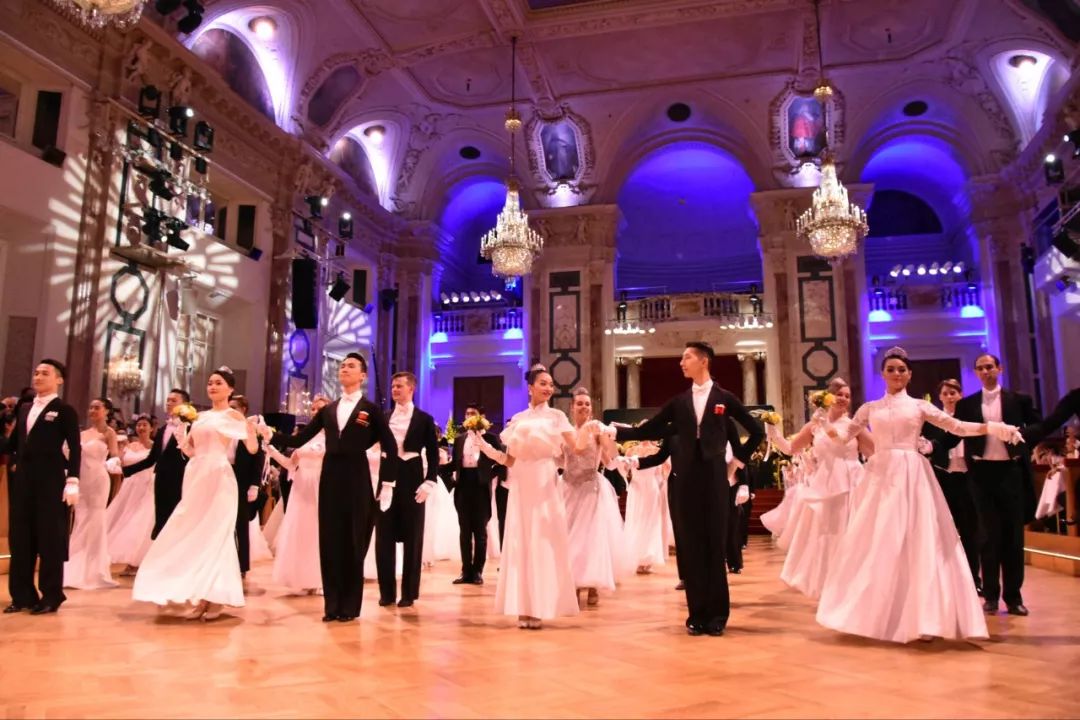 李连杰女儿参加舞会被刷屏关于跳舞这件事你无需羡慕星二代