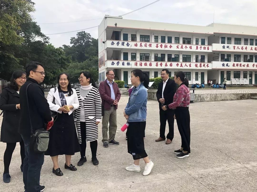 党员一行11人到手拉手学校——融安县潭头乡初级中学开展党日主题活动