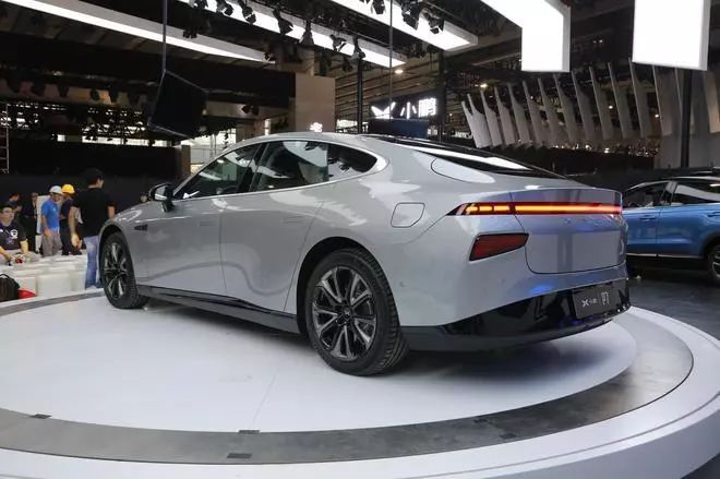 无框车门音乐座舱小鹏汽车p7亮相