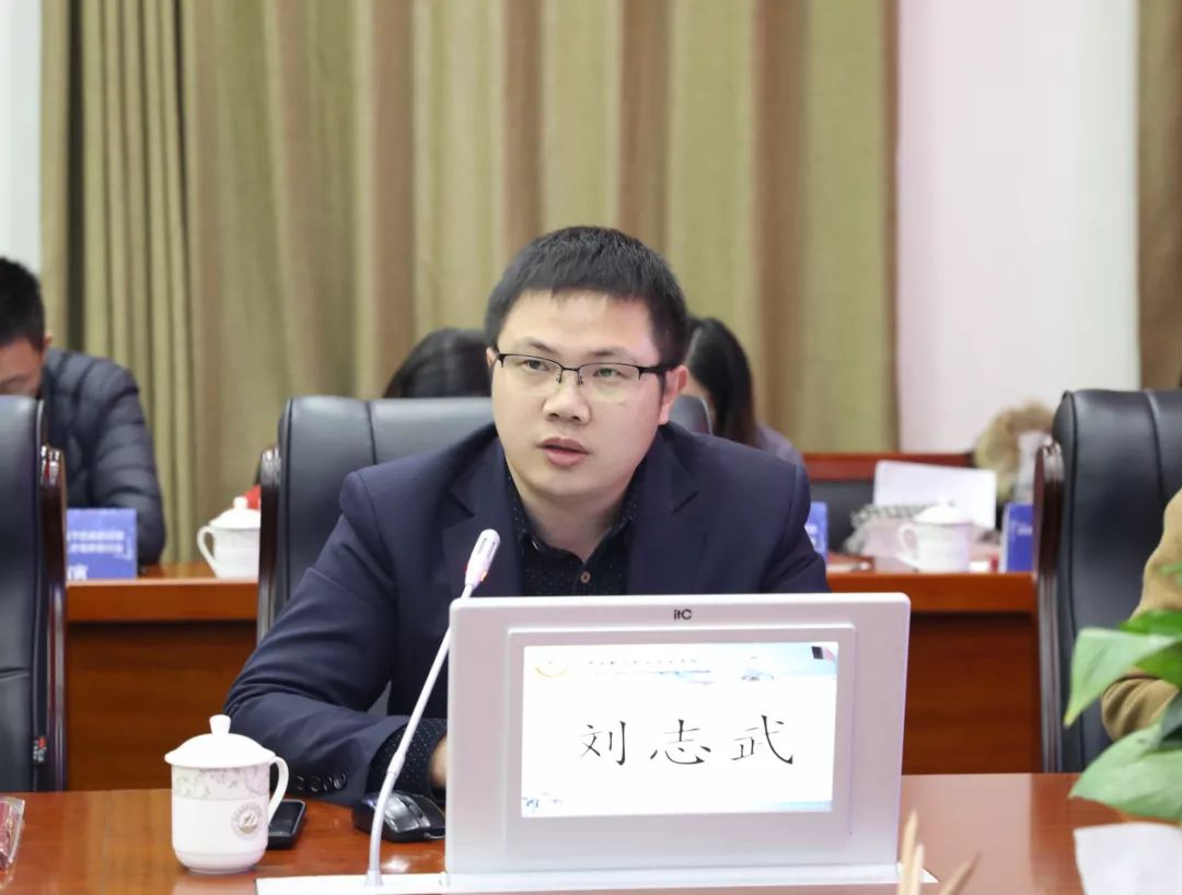 学院唐忍雪院长分别以《依托优质校建设,创建"双高"院校》和《商业