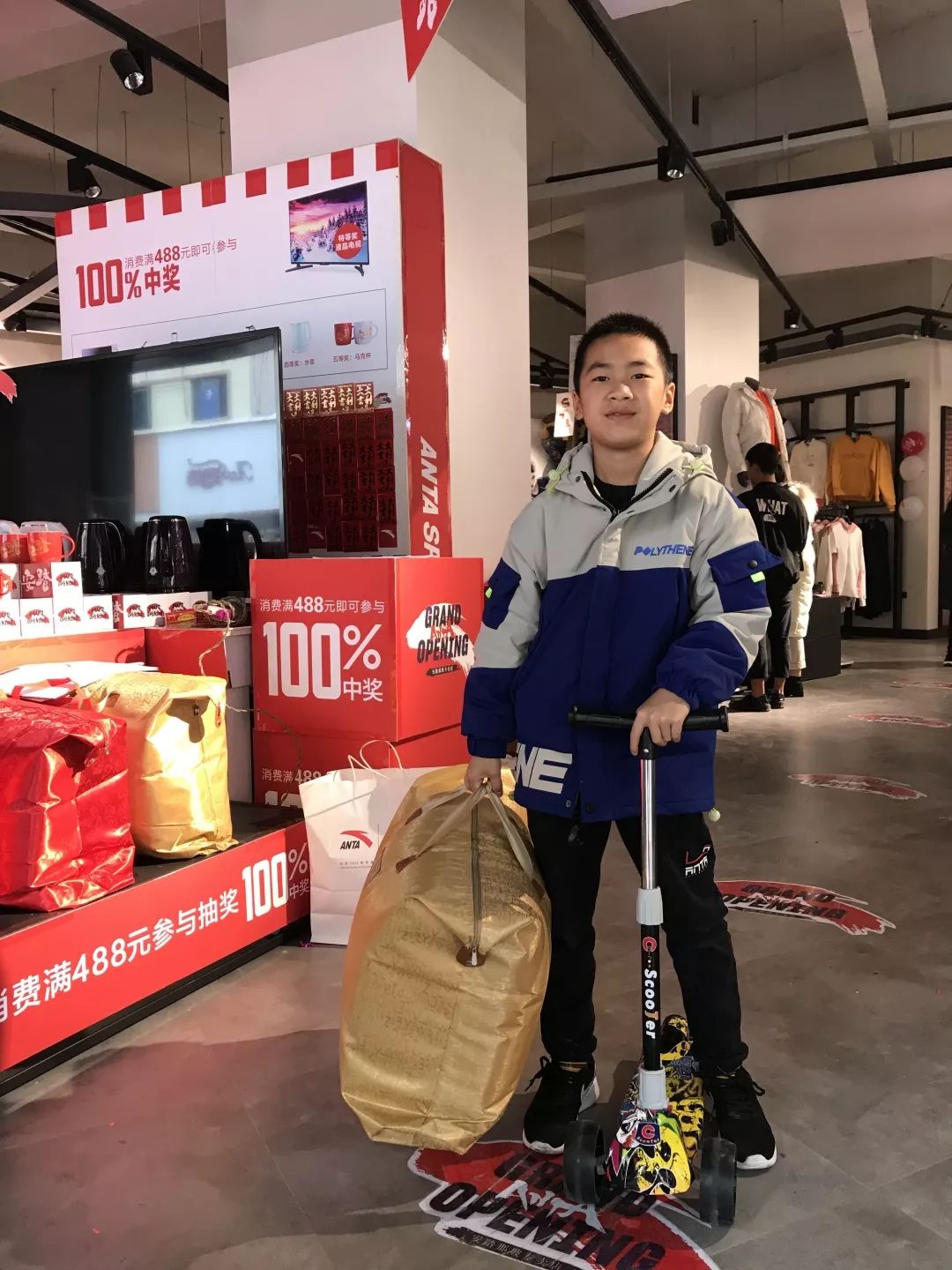 那坡最大品牌旗舰店安踏盛大开业全新的购物体验引领运动潮流