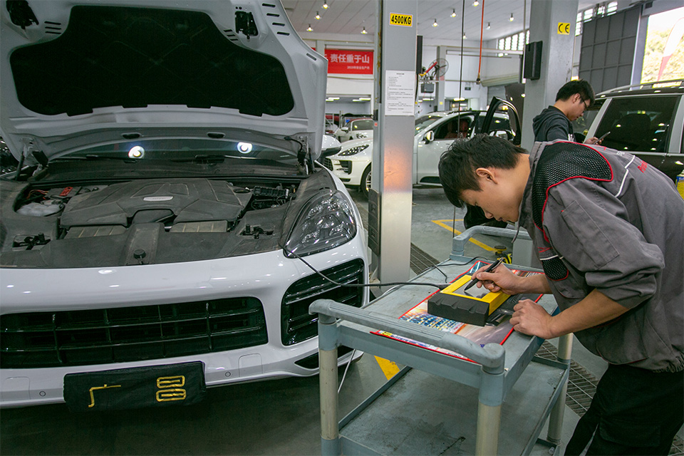 2018款白色保时捷cayenne刷oct 340动力刷410动力_搜狐汽车_搜狐网