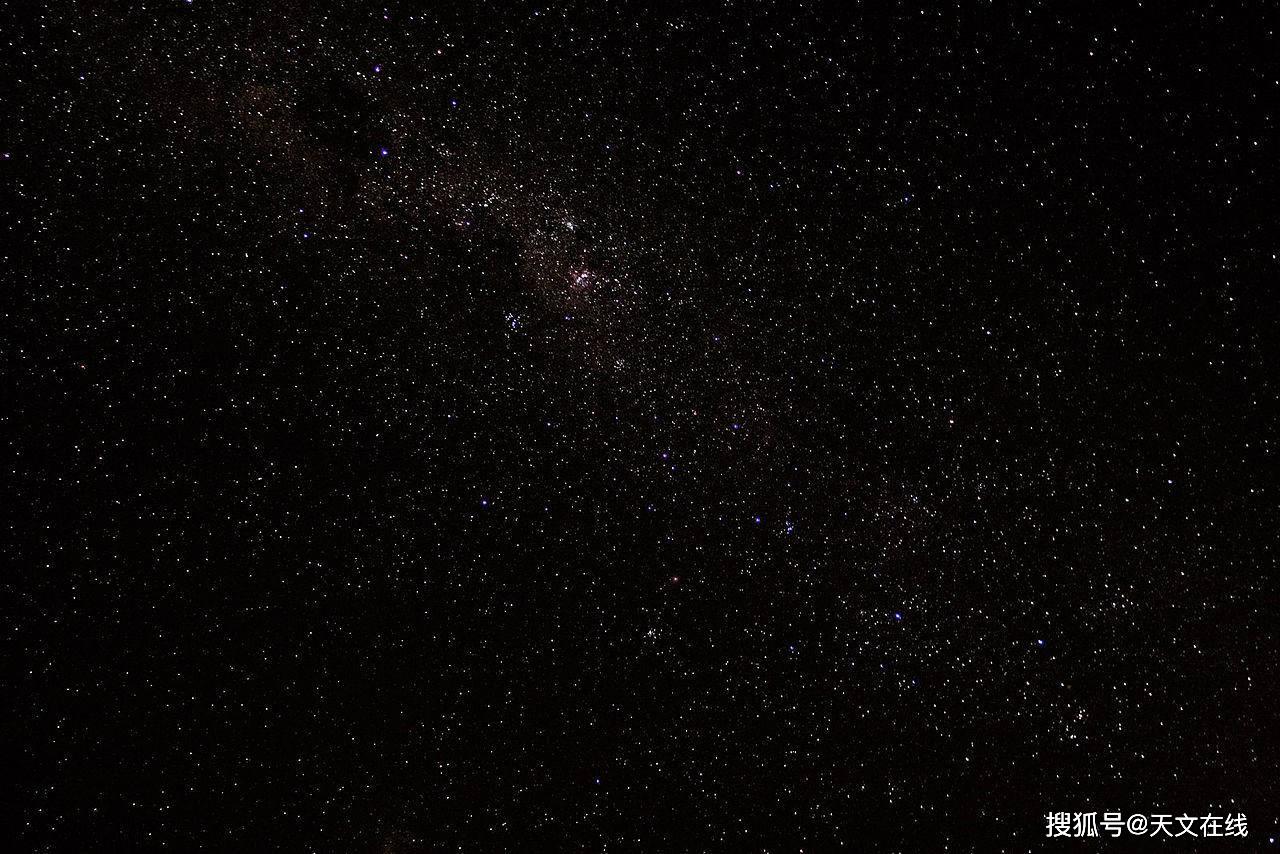 中有无穷多个发光星体,理论上足以将夜空照亮至比上图亮上许多的程度