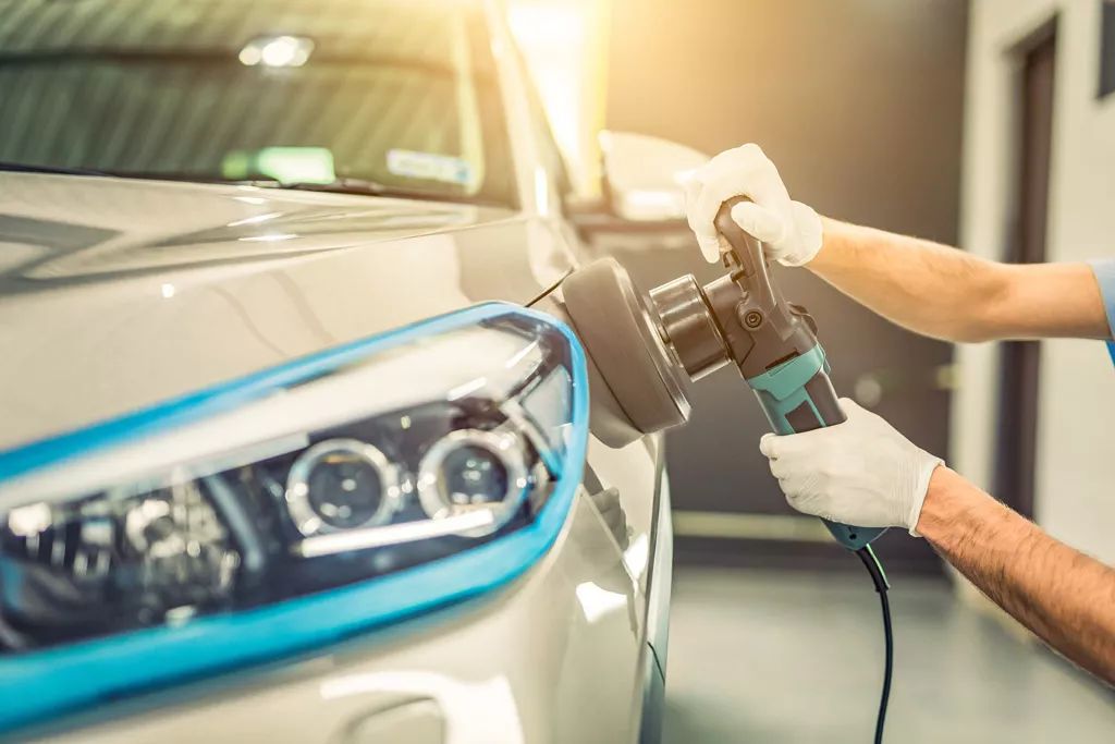 汽车养护汽车打蜡固体蜡与液体蜡该做如何选择