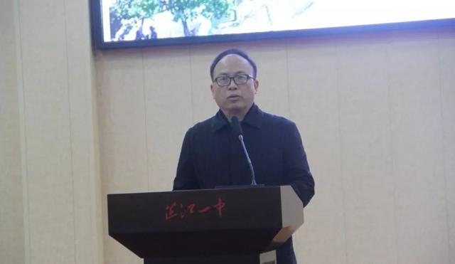 县委副书记,县长王海涛主持校庆庆典及开馆仪式芷江一中学生献唱