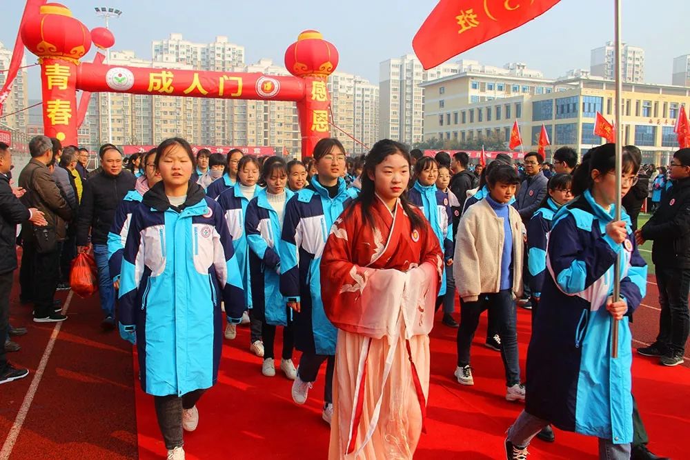 昨天高铁通了临泉一中