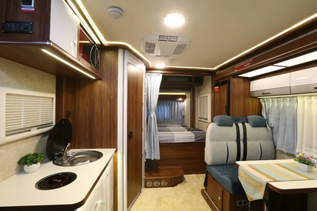 凯伦宾威双拓展房车30t柴油