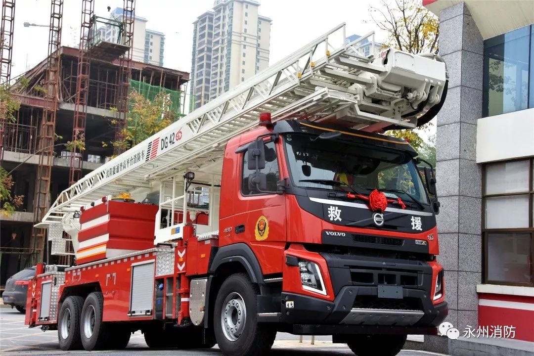 斥资420万元,东安消防新配备42米登高平台消防车_救援