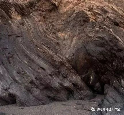 【难点突破】这几张直观地质图,一次把向斜背斜说清楚了(附考点设计)_褶皱