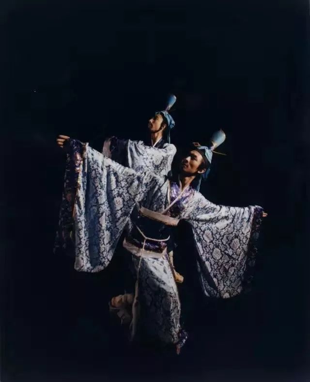 怀念那个穿谢公屐的人