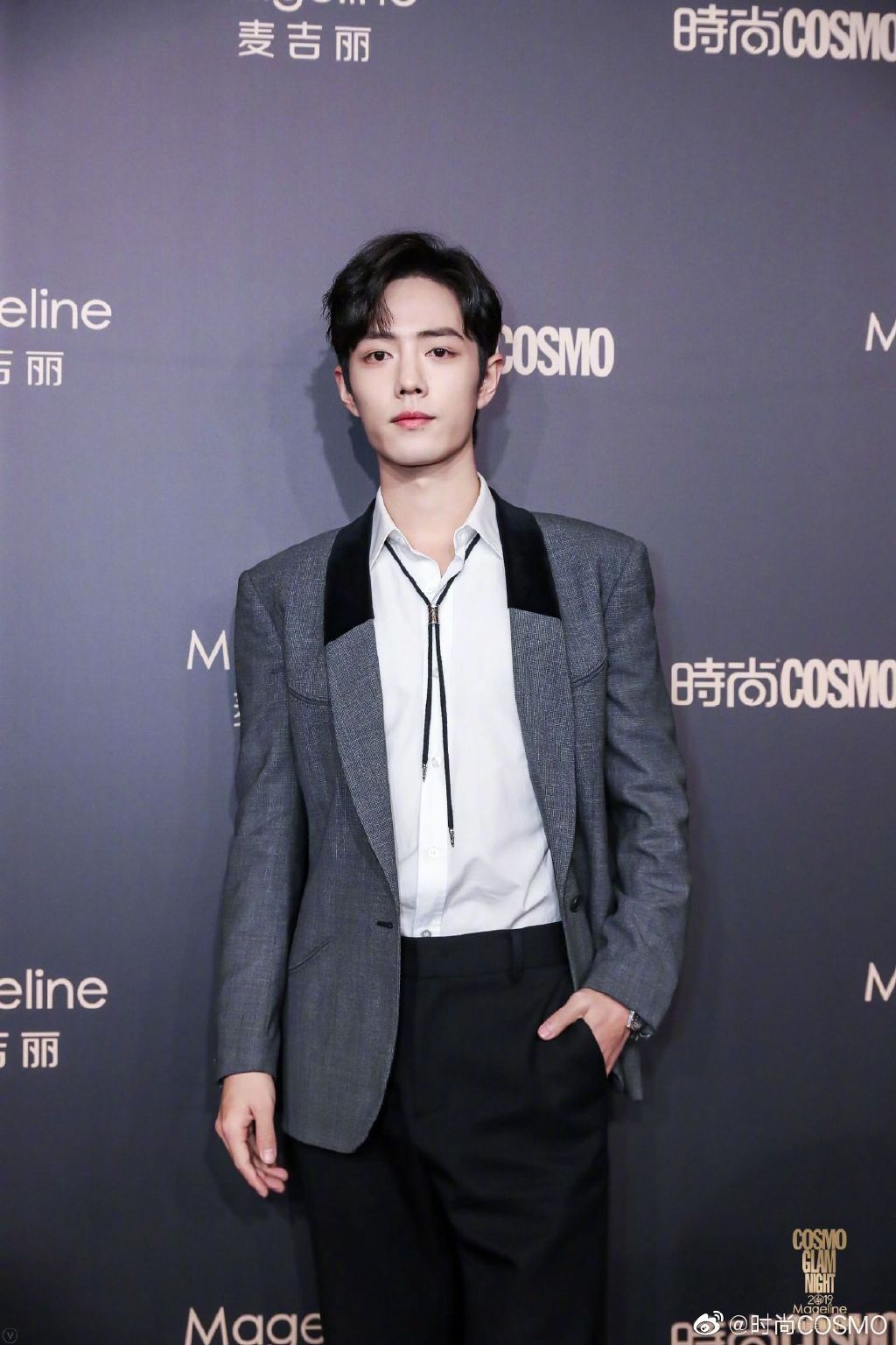 肖战亮相cosmo时尚美丽盛典红毯 举手投足间尽显绅士沉稳