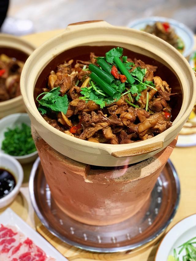 长春也有正宗港式打边炉啦海南文昌鸡地摊小桌热乎的贼香