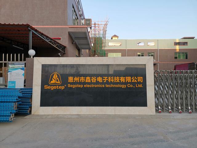 上图的mod机箱就是出自鑫谷,酷炫的外观设计把笔者深深的吸引住了