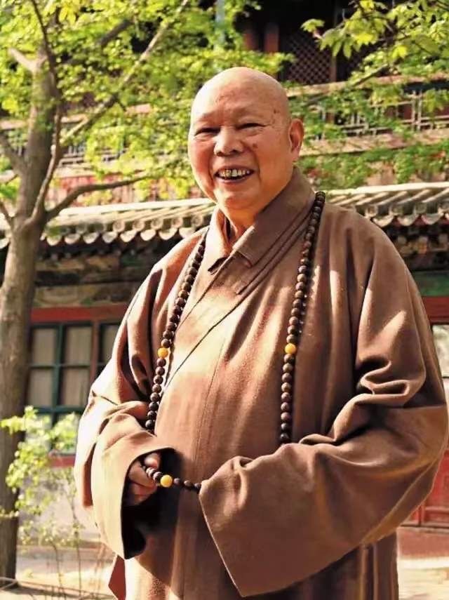 云居山为虚云老和尚主持重修,历以农禅为重,衣粮自给.