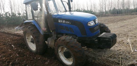 山东农机手,用雷沃1254拉大梨,冬天耕地硬不硬?