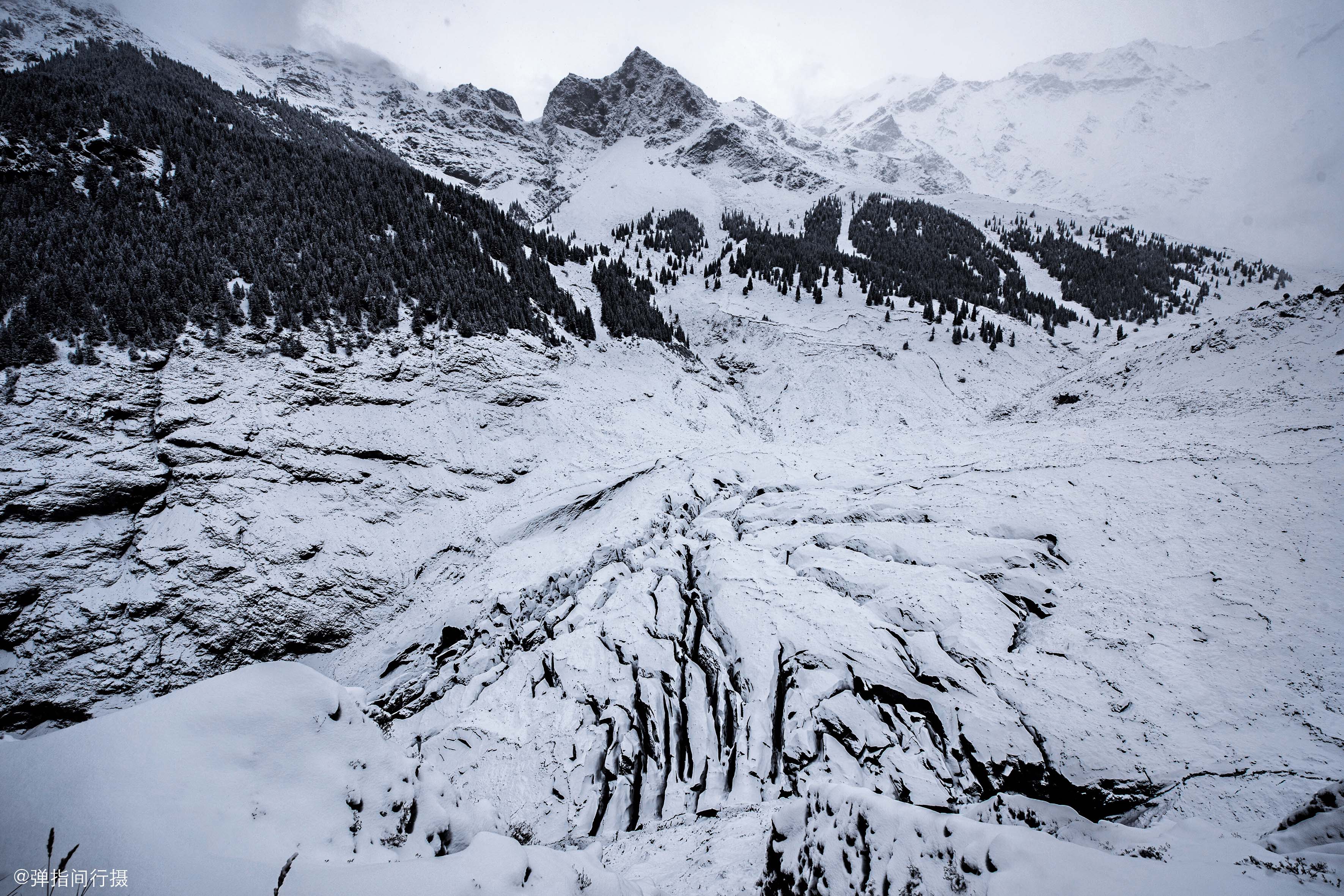 高尔山雪景图片