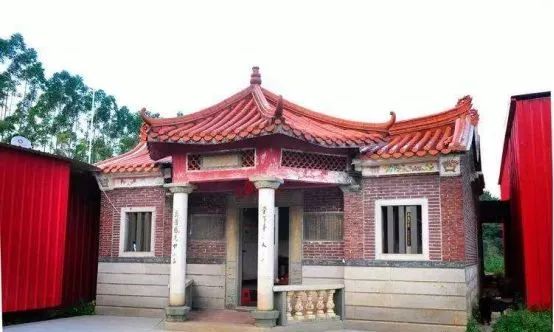 头条仑苍镇个人击退闯门老虎带领群众3年建成水库