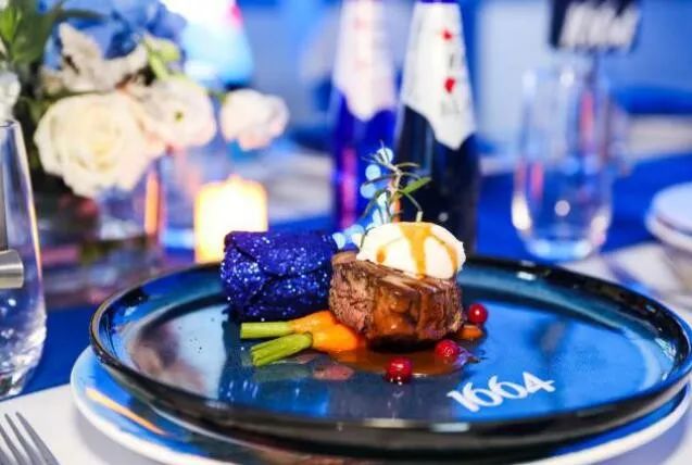 1664法蓝晚宴,一席流动的美食艺术盛宴_蓝色