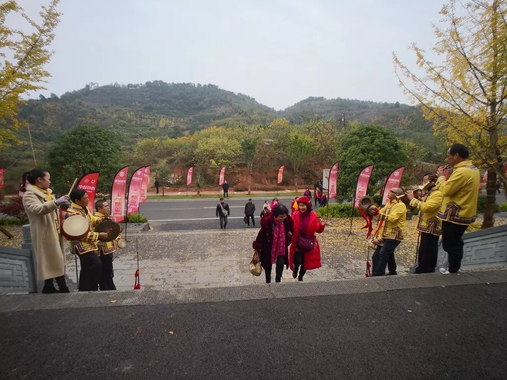 國家柑桔農業公園文化節暨清江鱘魚宴年豬宴年貨節在青林寺頤園啟幕