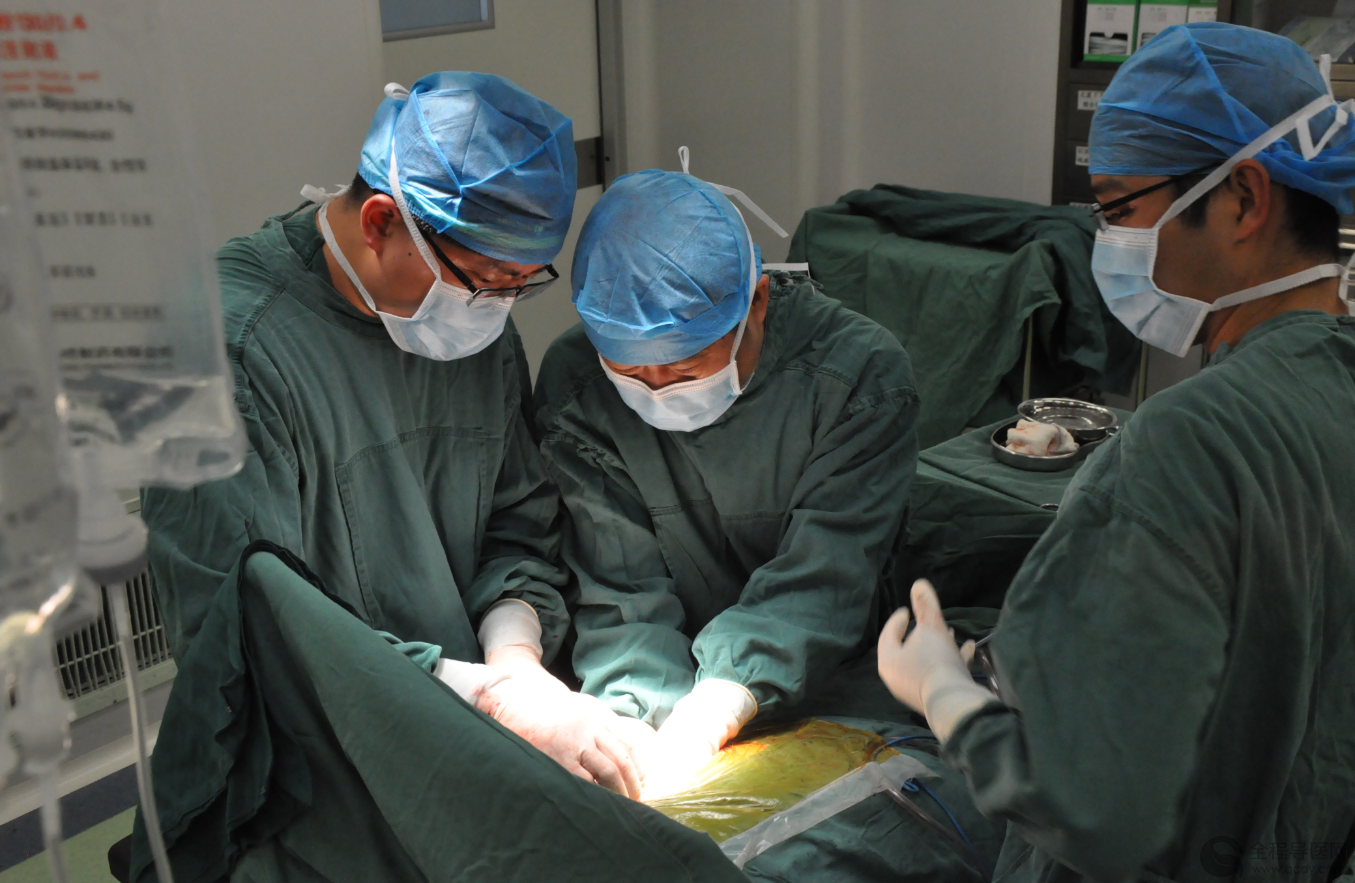 南京二院院长易永祥前来徐州传染病医院 成功救治两例肝硬化患者