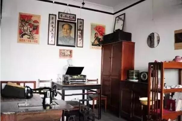 为什么说电视是客厅的灵魂那得从民国时期的两椅一桌谈起