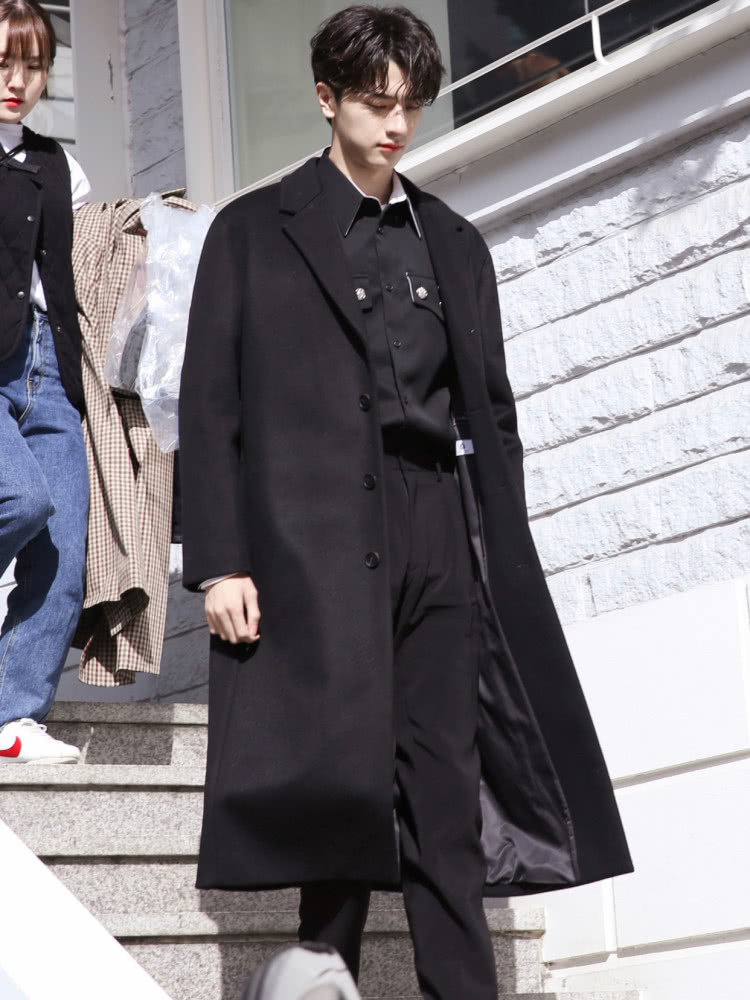 原创林一的穿搭真有规律,"流水的长大衣,铁打的大长腿",颜好任性