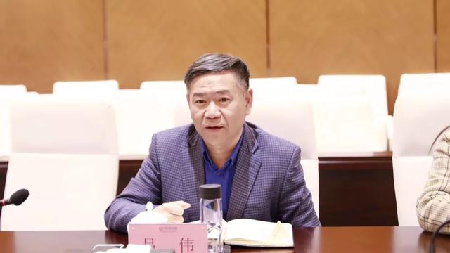 座谈前,吕伟等陪同姜岳新一行参观了中国产业升级网旗下上海星动力