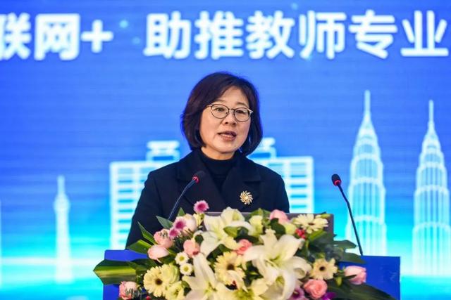 陈丽芬总督学作《基于"互联网 "全面推进民族地区教师发展新模式》