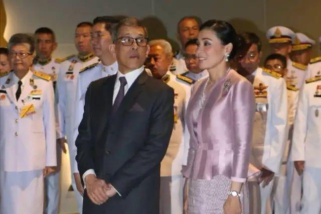 泰国玛哈国王和苏提达王后的合影,一组老照片见证玄机