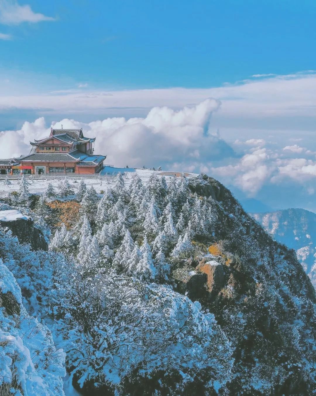 太勾魂了奔赴峨眉山看雪景是对冬天最基本的尊重