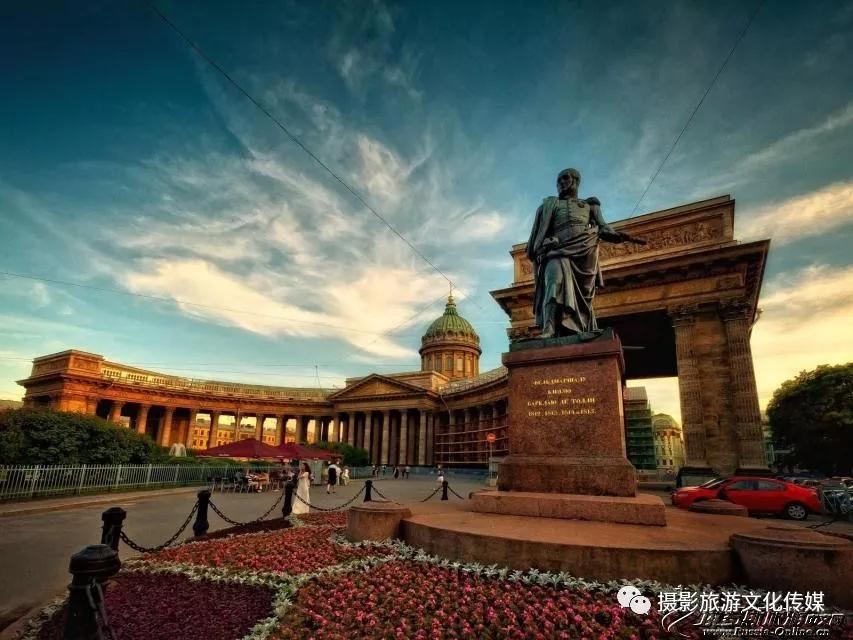 因为圣彼得堡的"堡"字是源自德语发音,当局决定把城市改名叫彼得格 