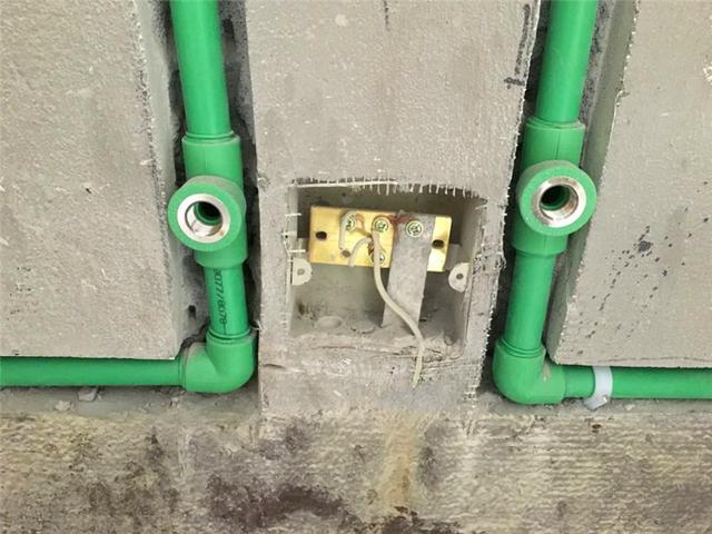 新房装修时卫生间这个盒子千万别误拆埋入墙内也不行