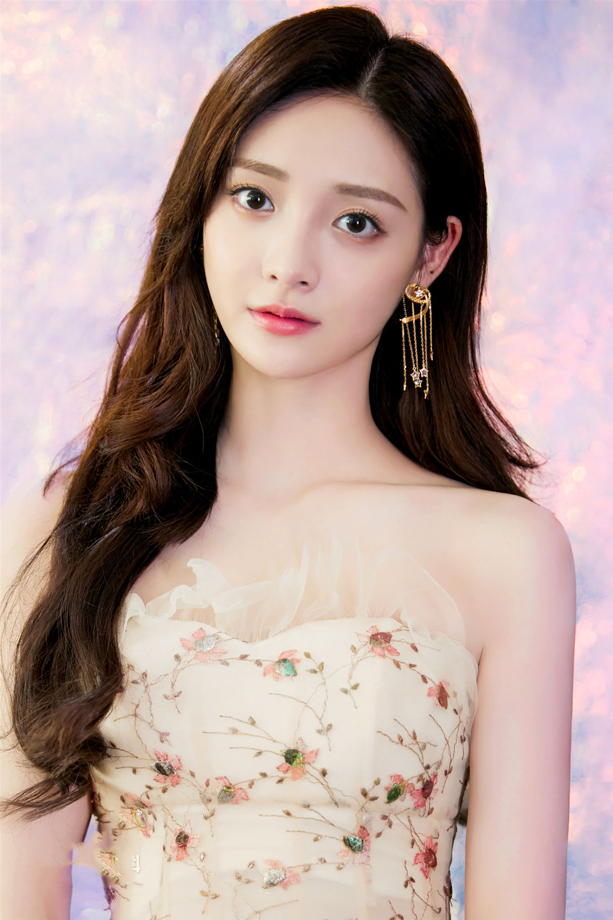 有翡还在热拍周洁琼另一新剧将上映搭档烈火军校的他