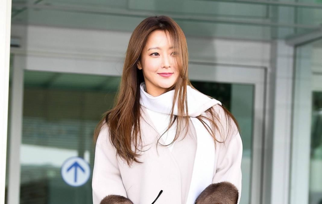 原创母亲是"韩国第一美女"金喜善,曾被骂长得丑,今凭颜值逆袭