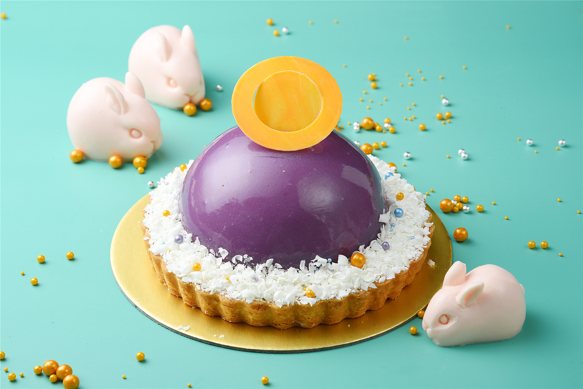 充满童话与梦幻感的蛋糕,大白兔奶糖与柚子酱混合的慕斯被包裹在紫色