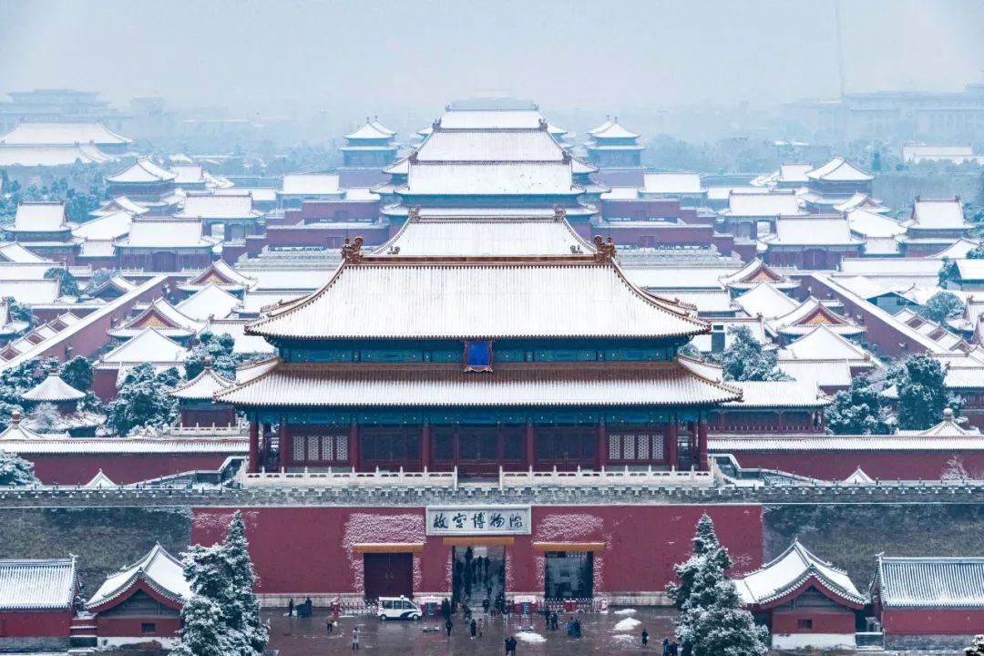 被白雪包围的北京城