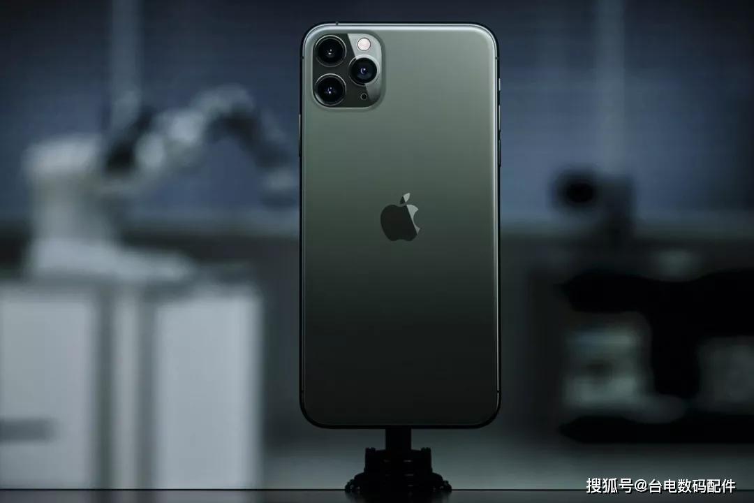 (彩虹屁不會扯,反正就三字:高逼格 )今年iphone 11的綠色色號英文名為