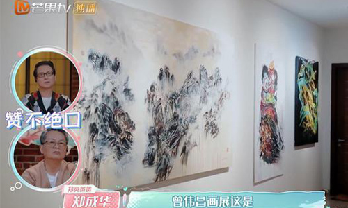 进到家里面,不看不知道一看吓一跳这是要开画展的节奏,墙壁上面到处都